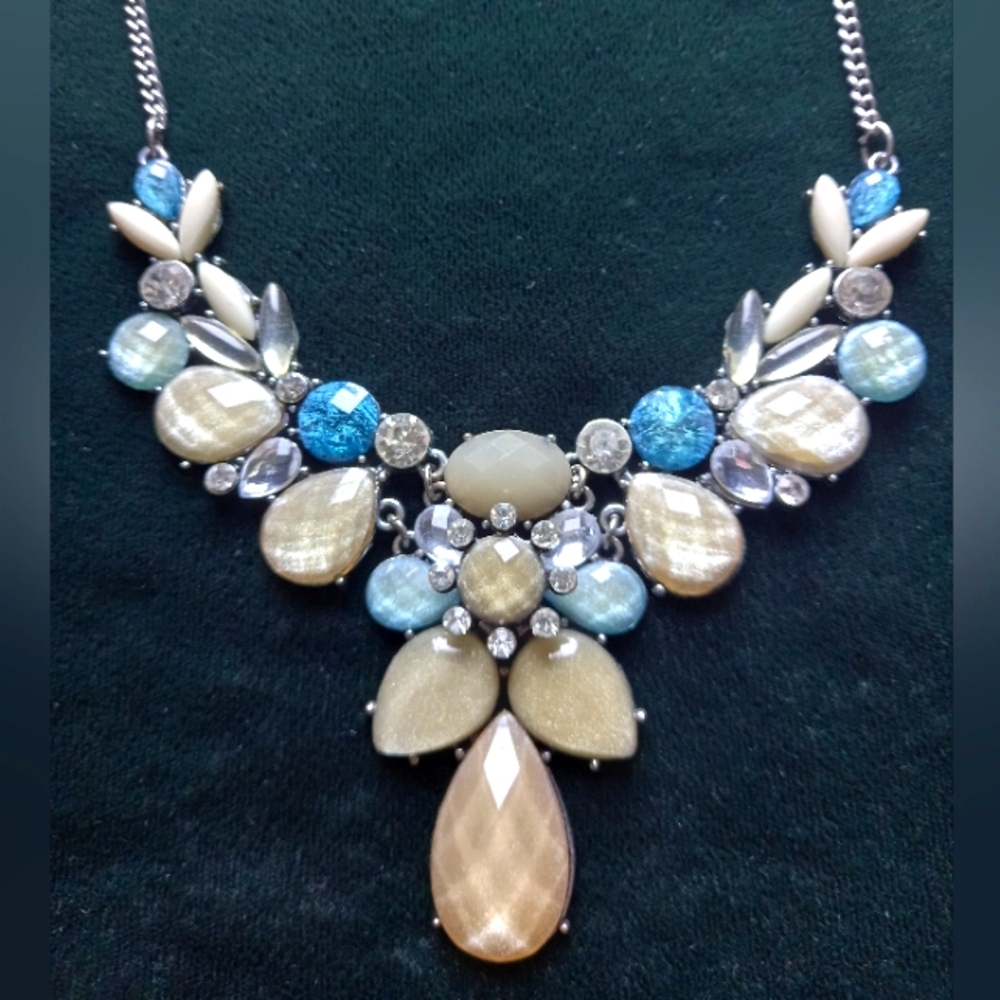 Statement necklace
